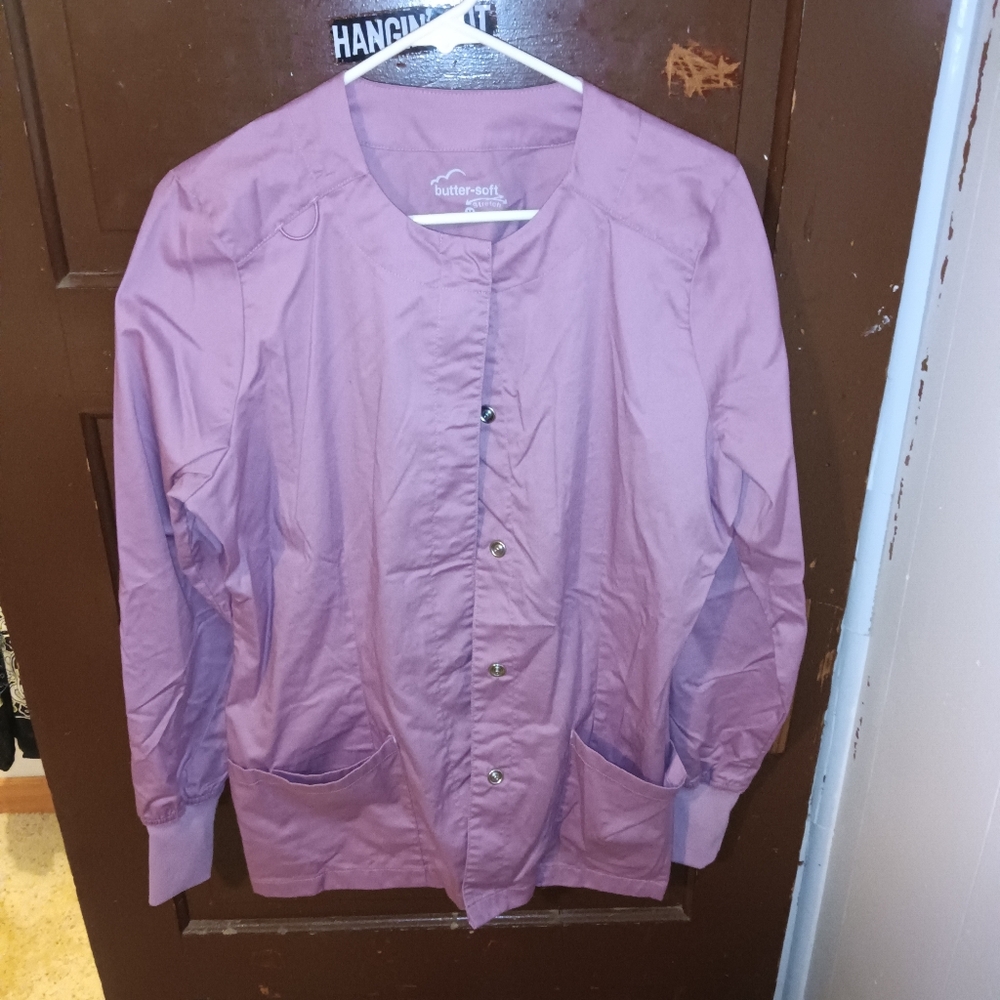 EUC Butter Soft Stretch Lilac Button Down Scrub Top M